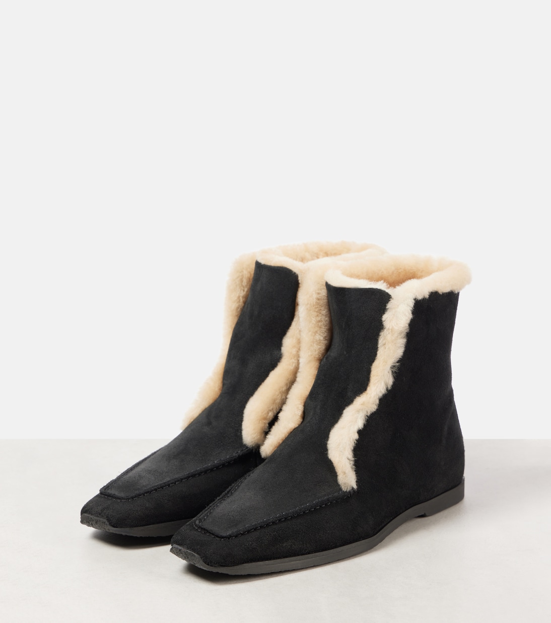 Ankle Boots aus Veloursleder mit Shearling | Toteme