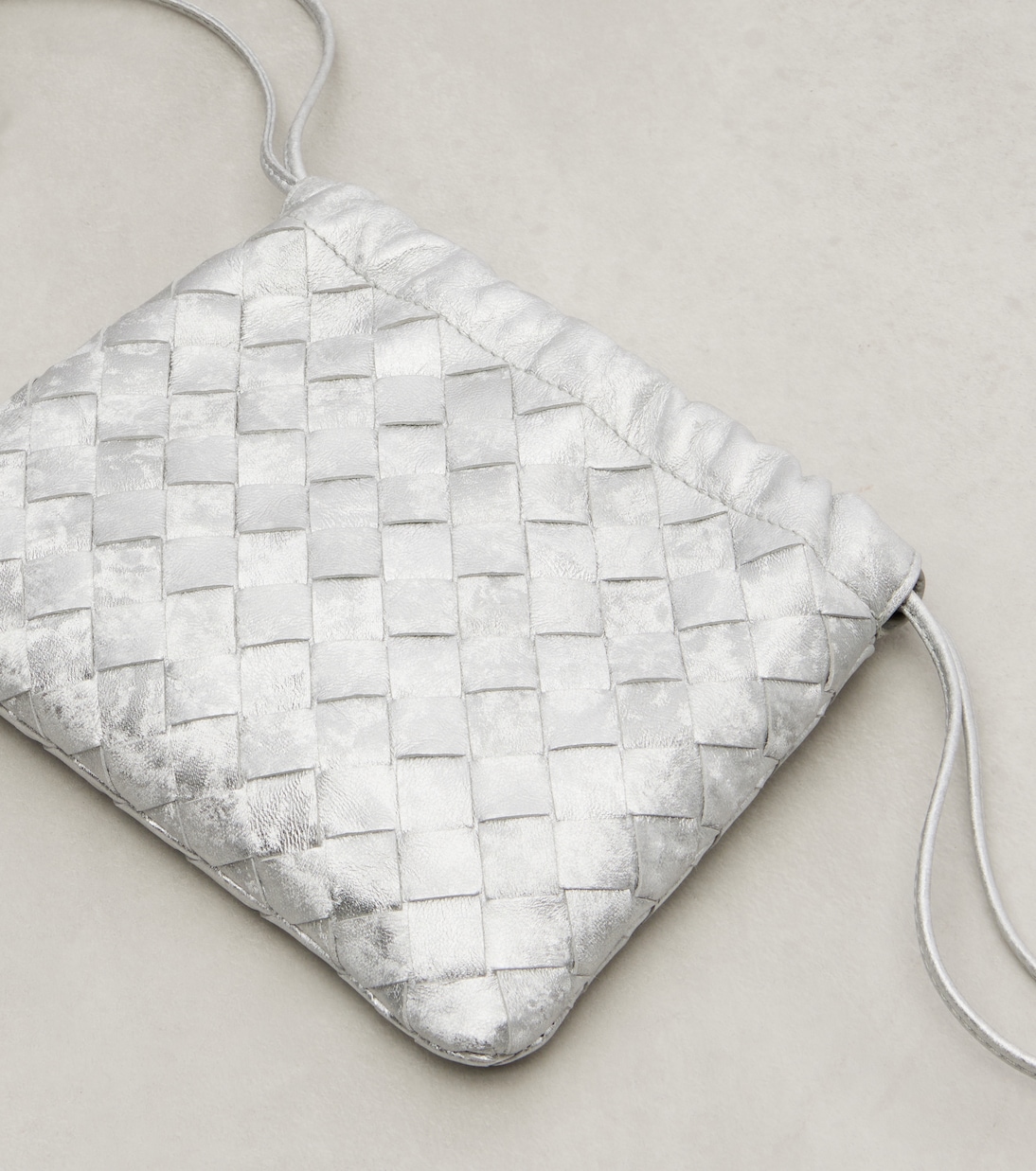 Pochette Small en cuir Intrecciato métallisé | Bottega Veneta