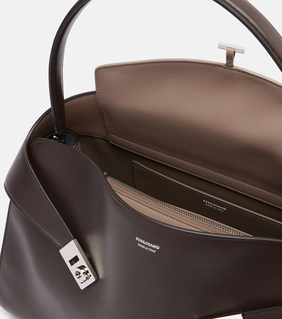 Hug Soft Medium leather shoulder bag | Ferragamo