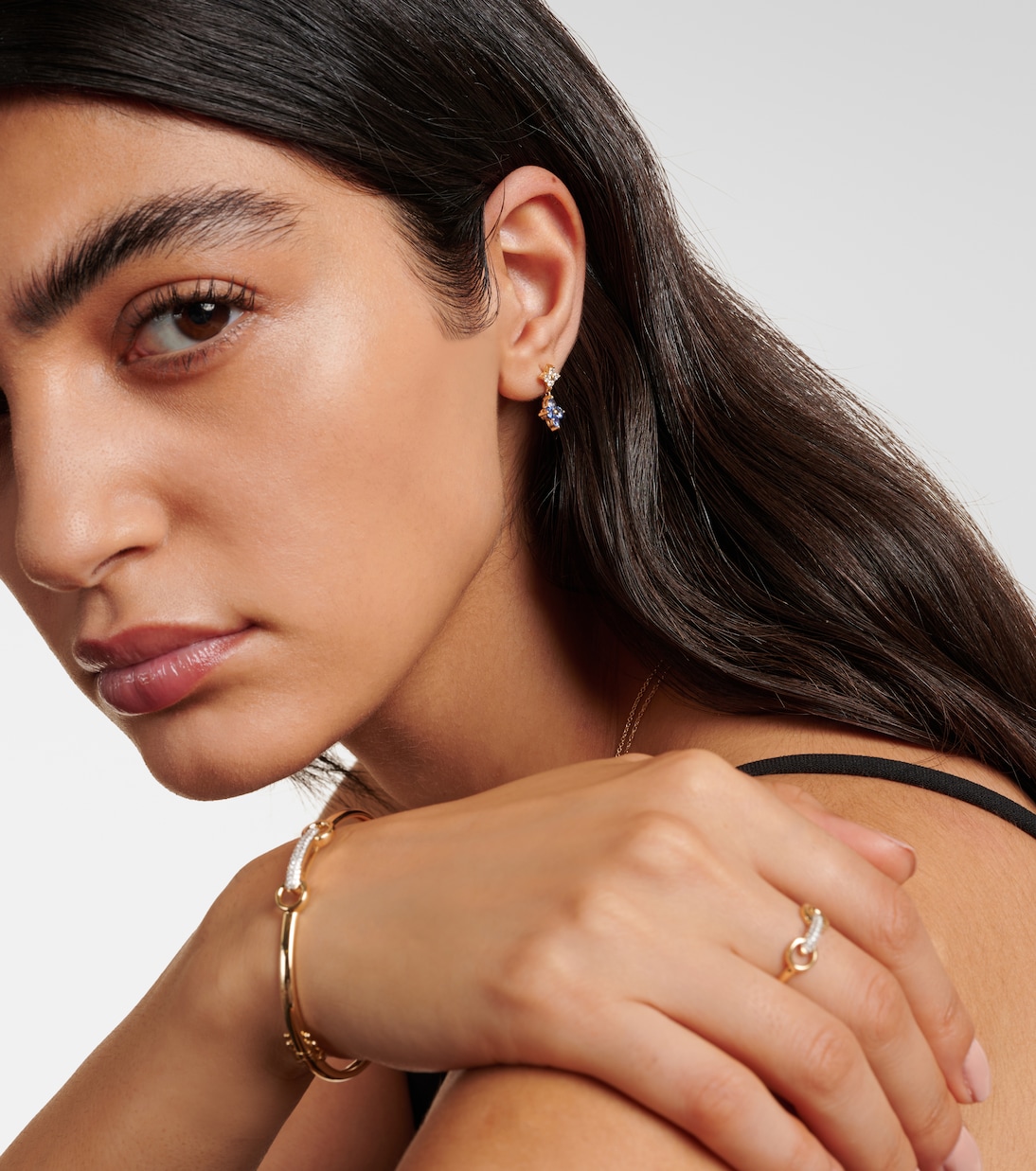 Ohrringe Luckiest Clover aus 10kt Gelbgold mit Diamanten und Saphiren | Stone and Strand