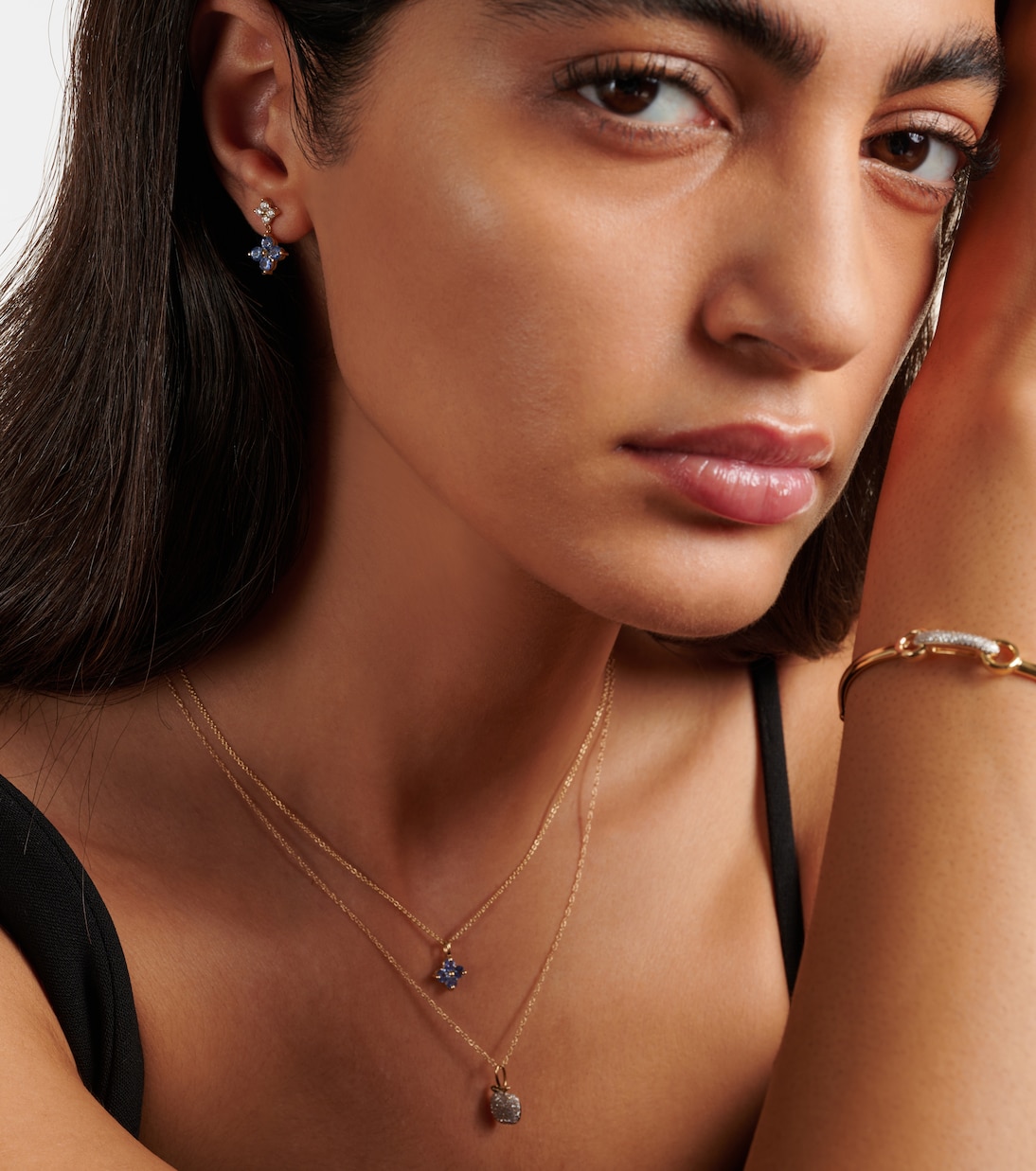 Ohrringe Luckiest Clover aus 10kt Gelbgold mit Diamanten und Saphiren | Stone and Strand