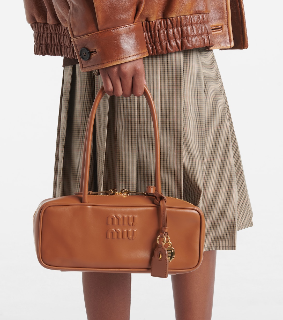 Beau logo embossed leather tote bag | Miu Miu