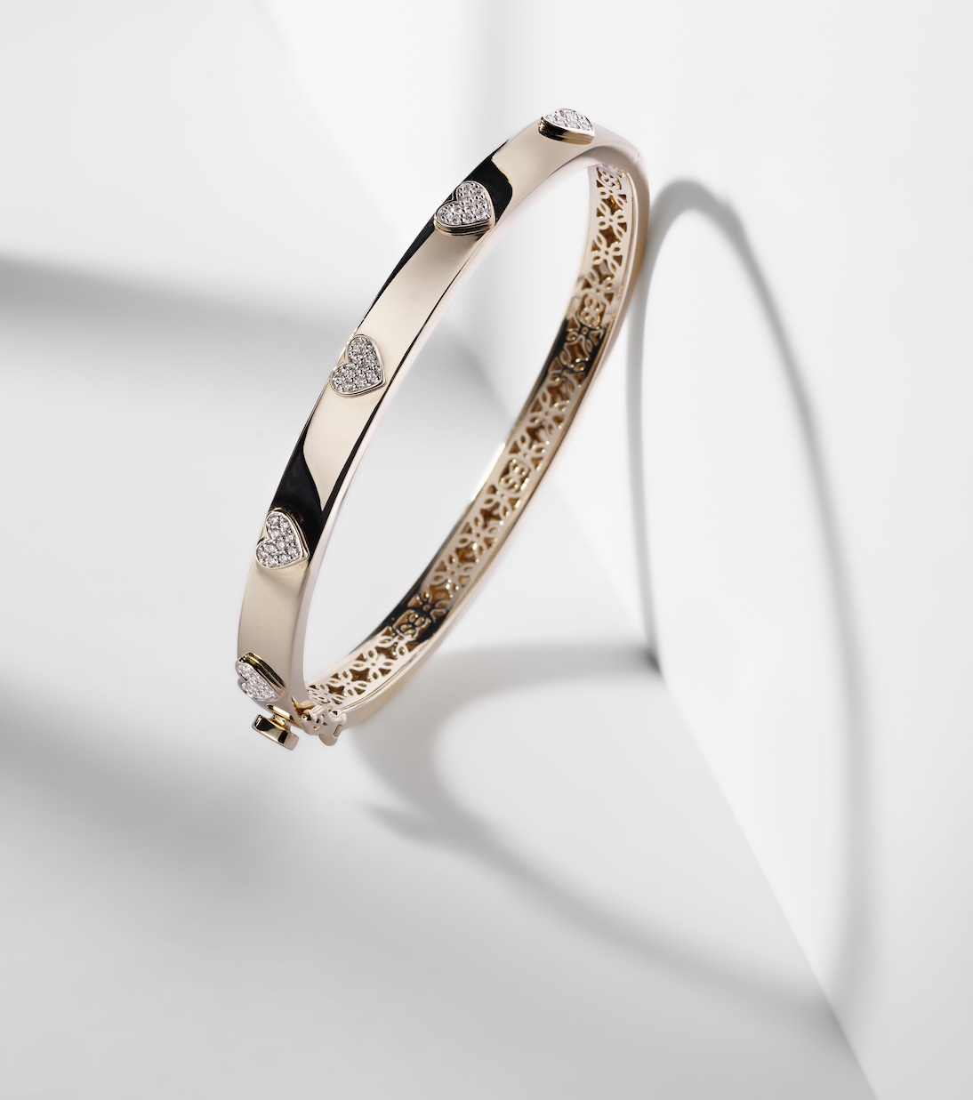 Heart 14kt gold bangle with diamonds | Sydney Evan