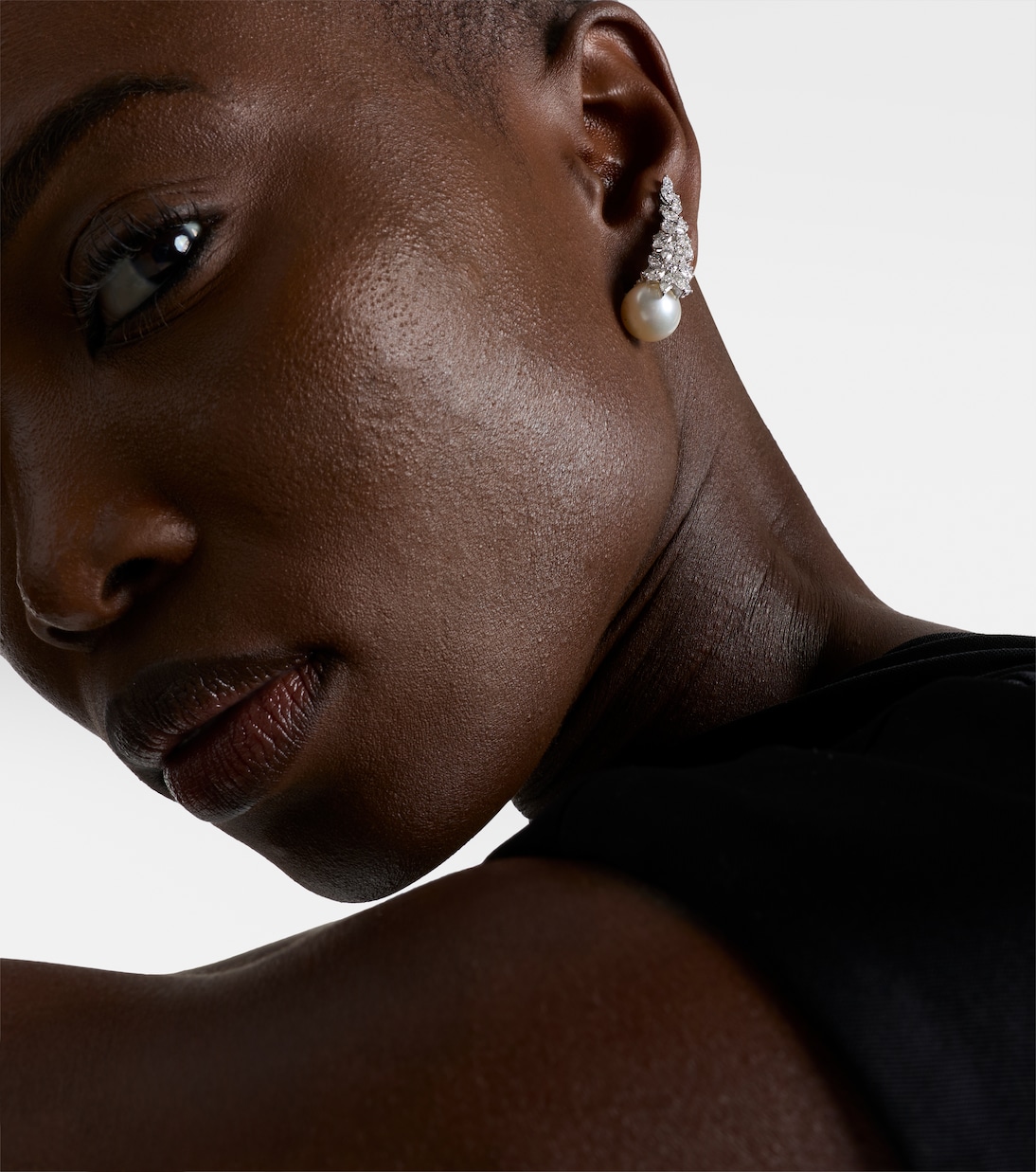 Ohrringe Pearlescent aus 18kt Weißgold (750/1000) mit Diamanten und Süßwasserperlen | Yeprem