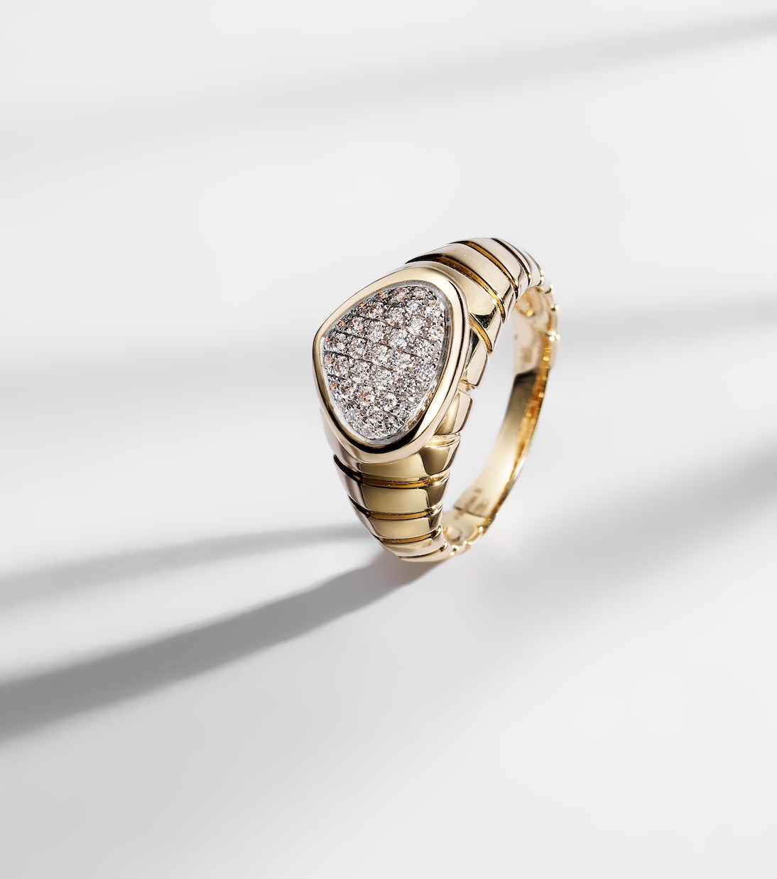 Timo 18kt gold ring with diamonds | Marina B
