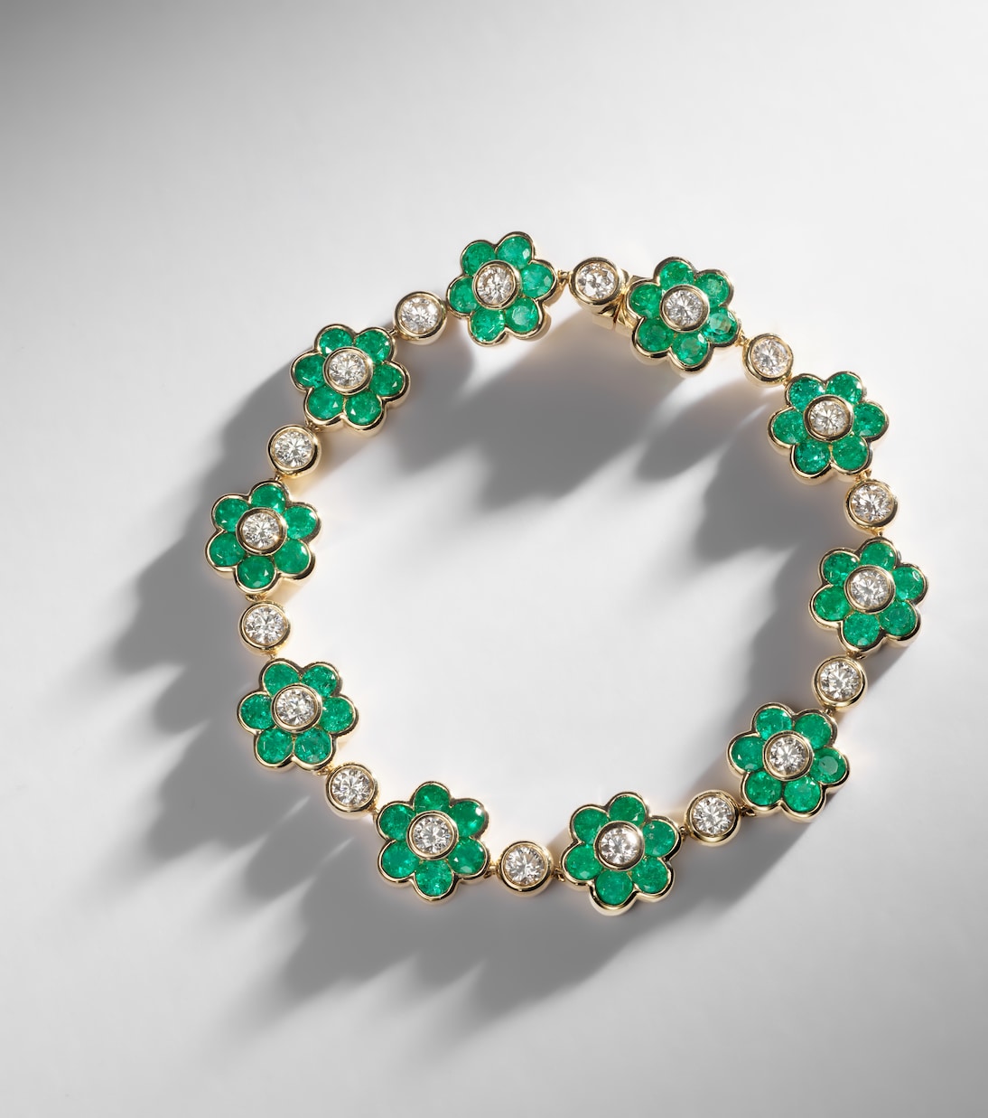 Armband Flora aus 18kt Gelbgold mit Diamanten und Smaragden | Anita Ko