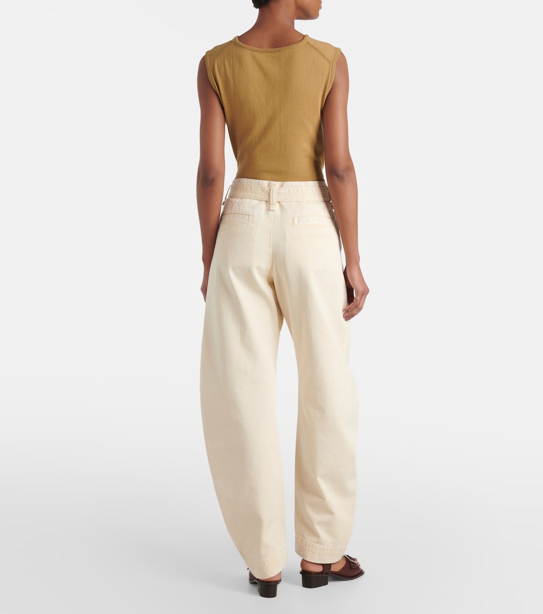 Jeans barrel con cinturón | Lemaire