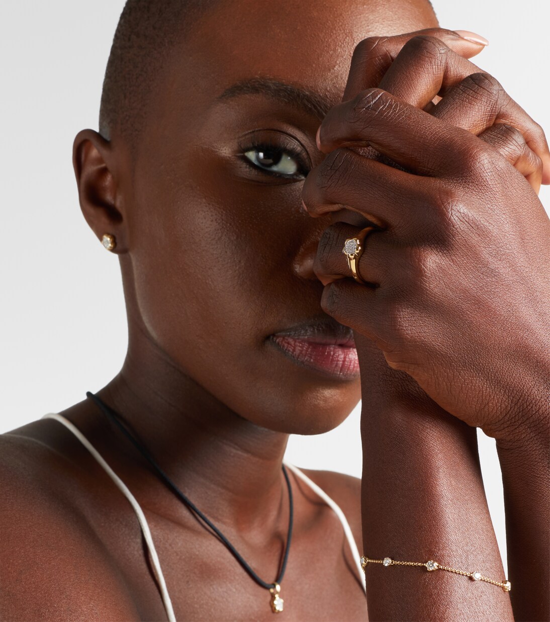 Ring Crosby aus 10kt Gelbgold (417/1000) mit Diamanten | Stone and Strand