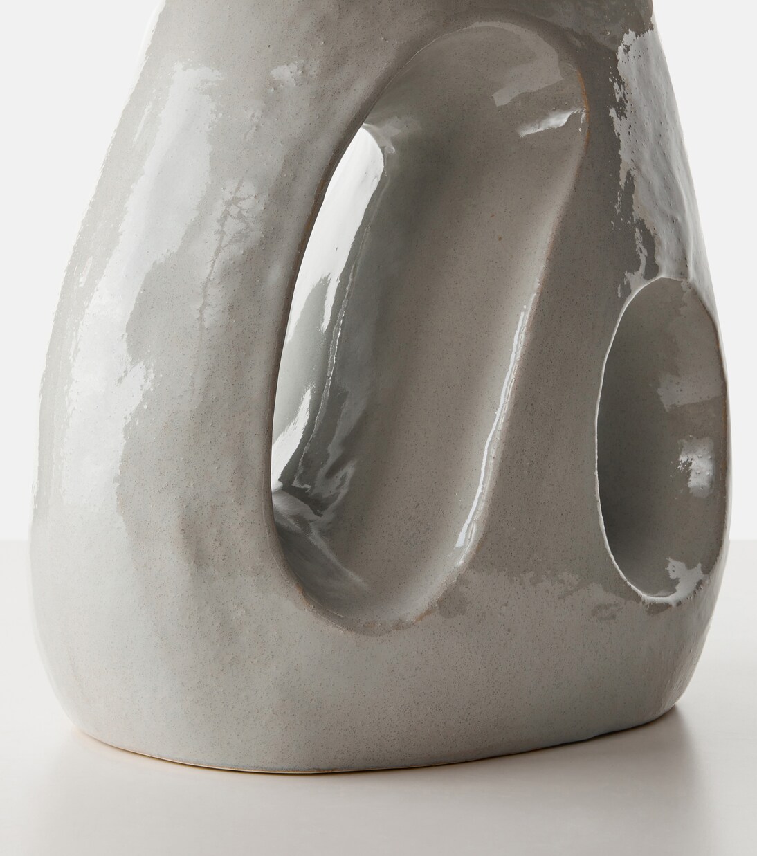 Amé 10 stoneware side table by Marie Michielssen | Serax