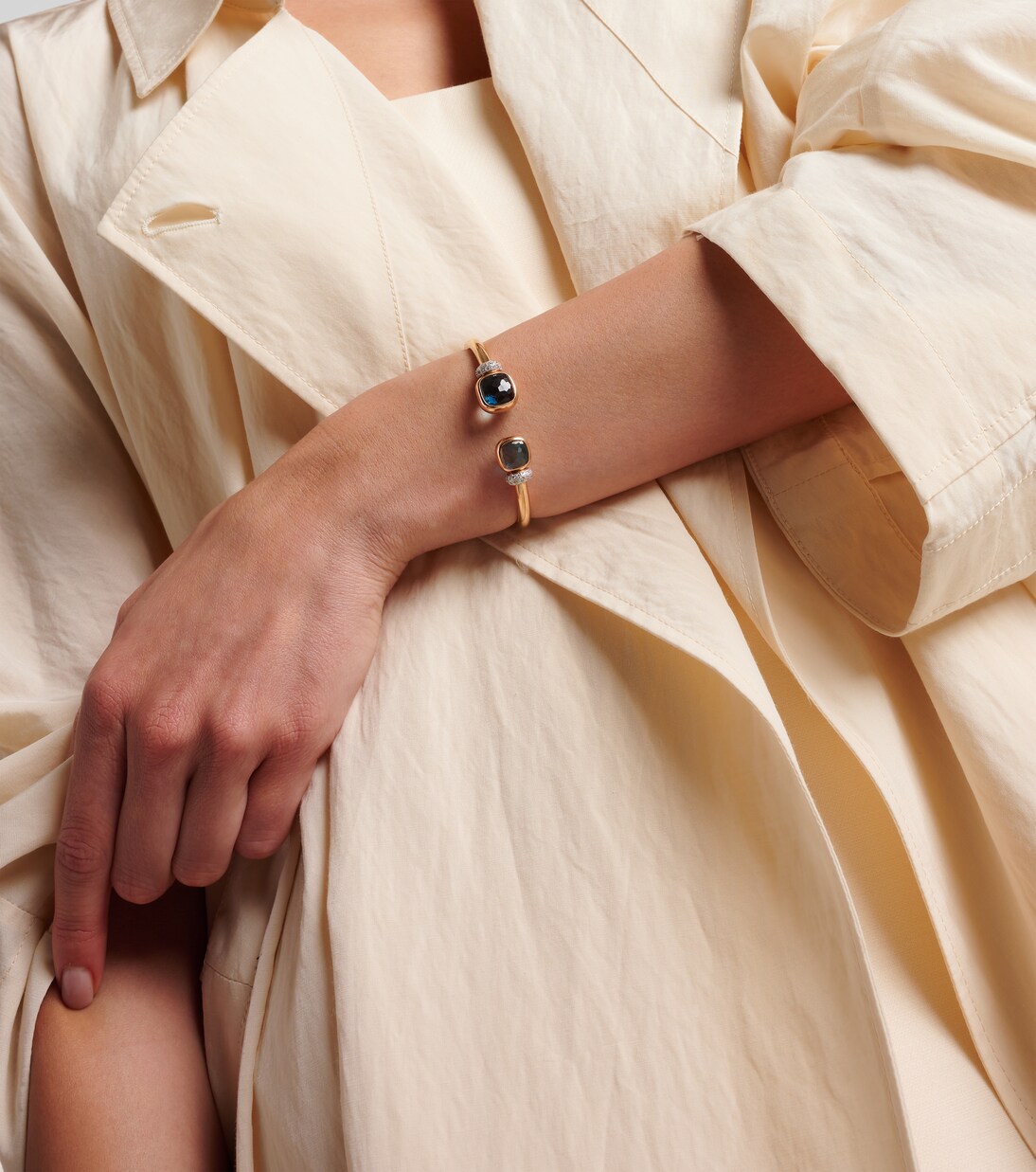 Bracciale Nudo in oro rosa 18kt con topazio blu e diamanti | Pomellato