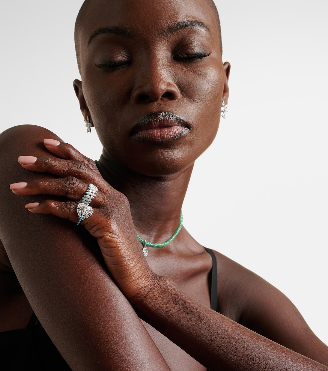 Ring aus 18kt Weißgold mit Emaille und Diamanten | Kamyen