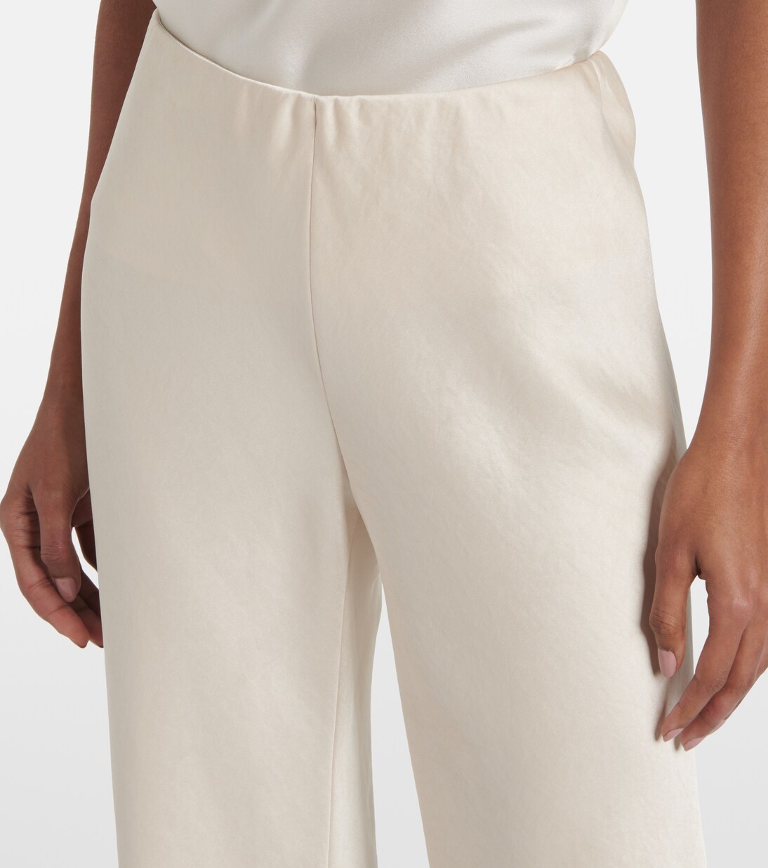 Weite High-Rise-Hose aus Satin | Vince