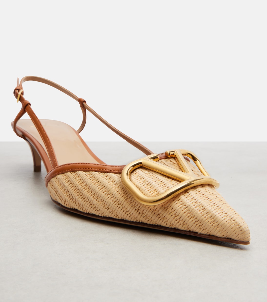 Pumps slingback VLogo in rafia con pelle | Valentino Garavani