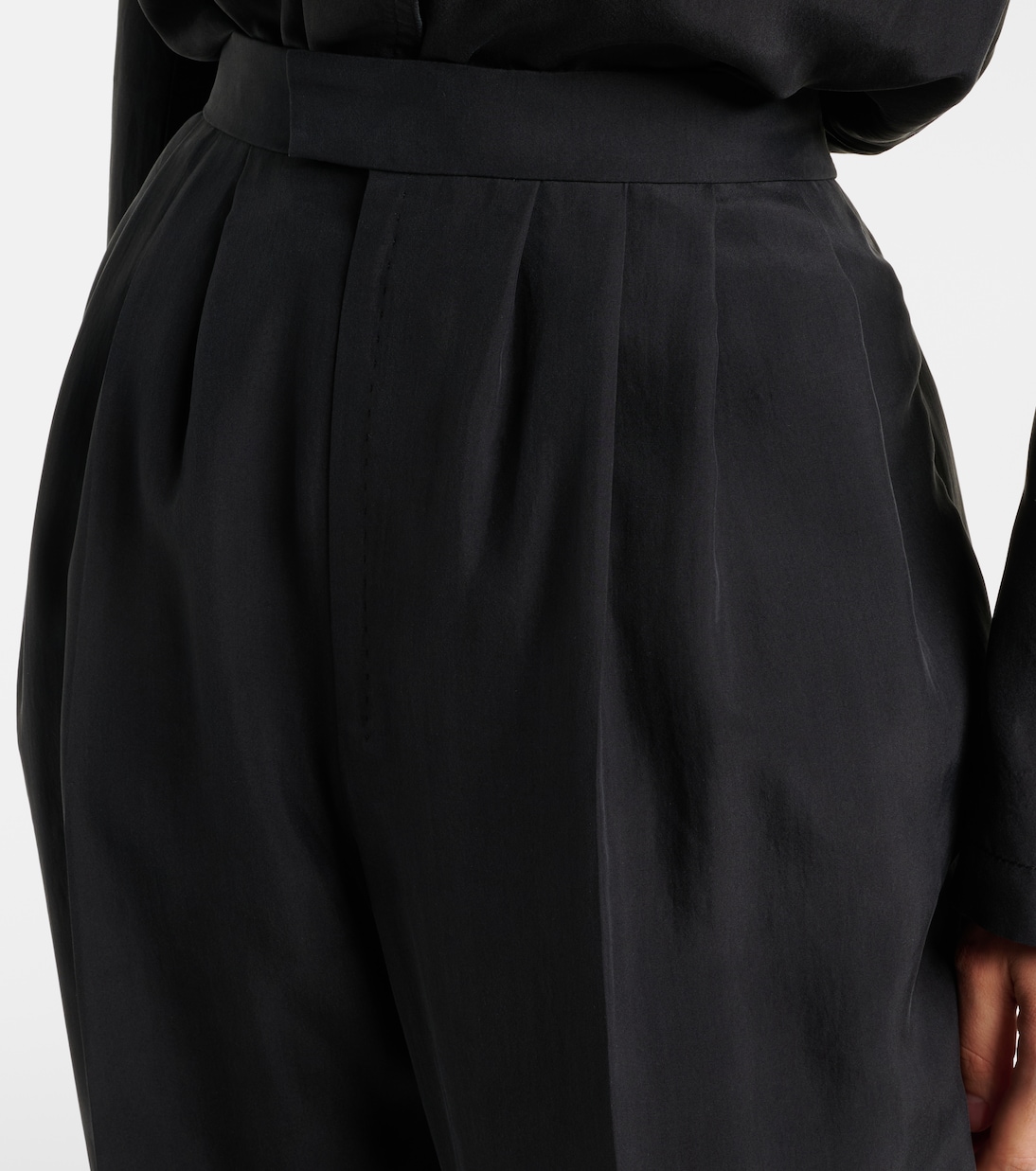 Pantaloni regular in seta con pince | Saint Laurent