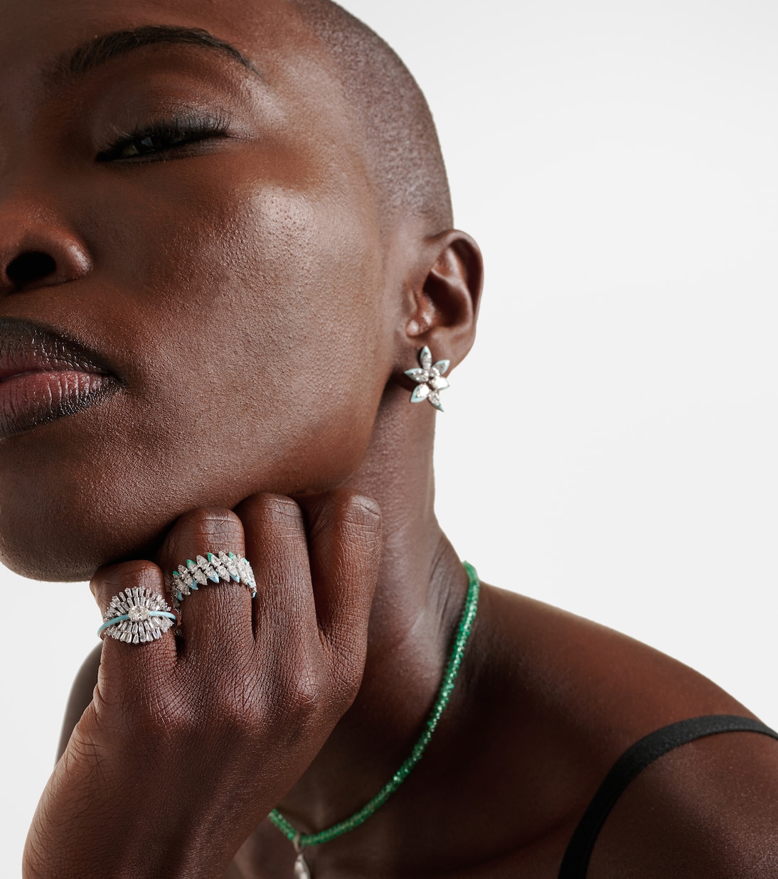 18kt white gold ring with diamonds | Kamyen