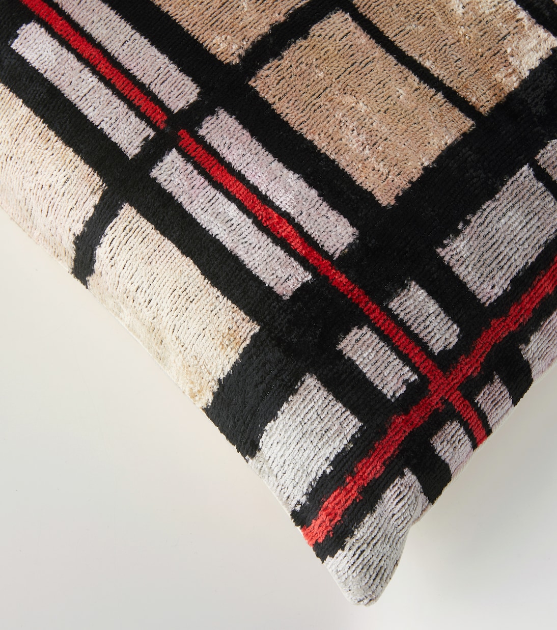 Checked silk velvet cushion | Les-Ottomans