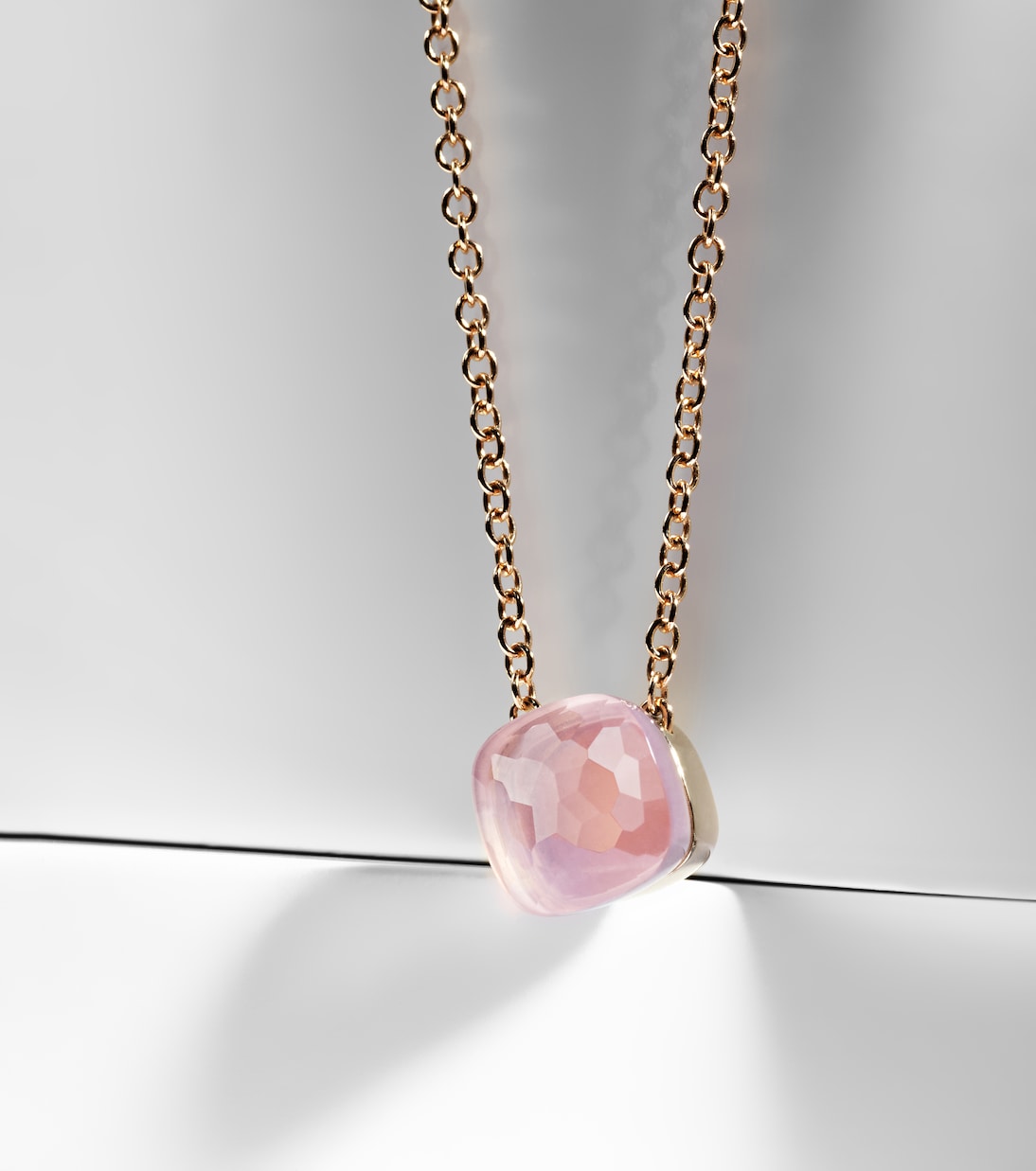 Nudo 18kt gold necklace with rose quartz | Pomellato