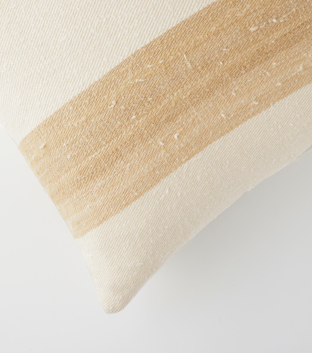 Chlore silk and linen-blend cushion | The House of Lyria