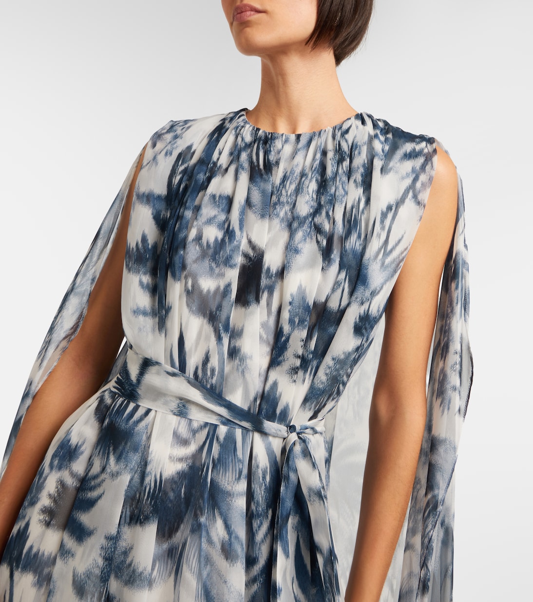 Caped silk gown | Oscar de la Renta