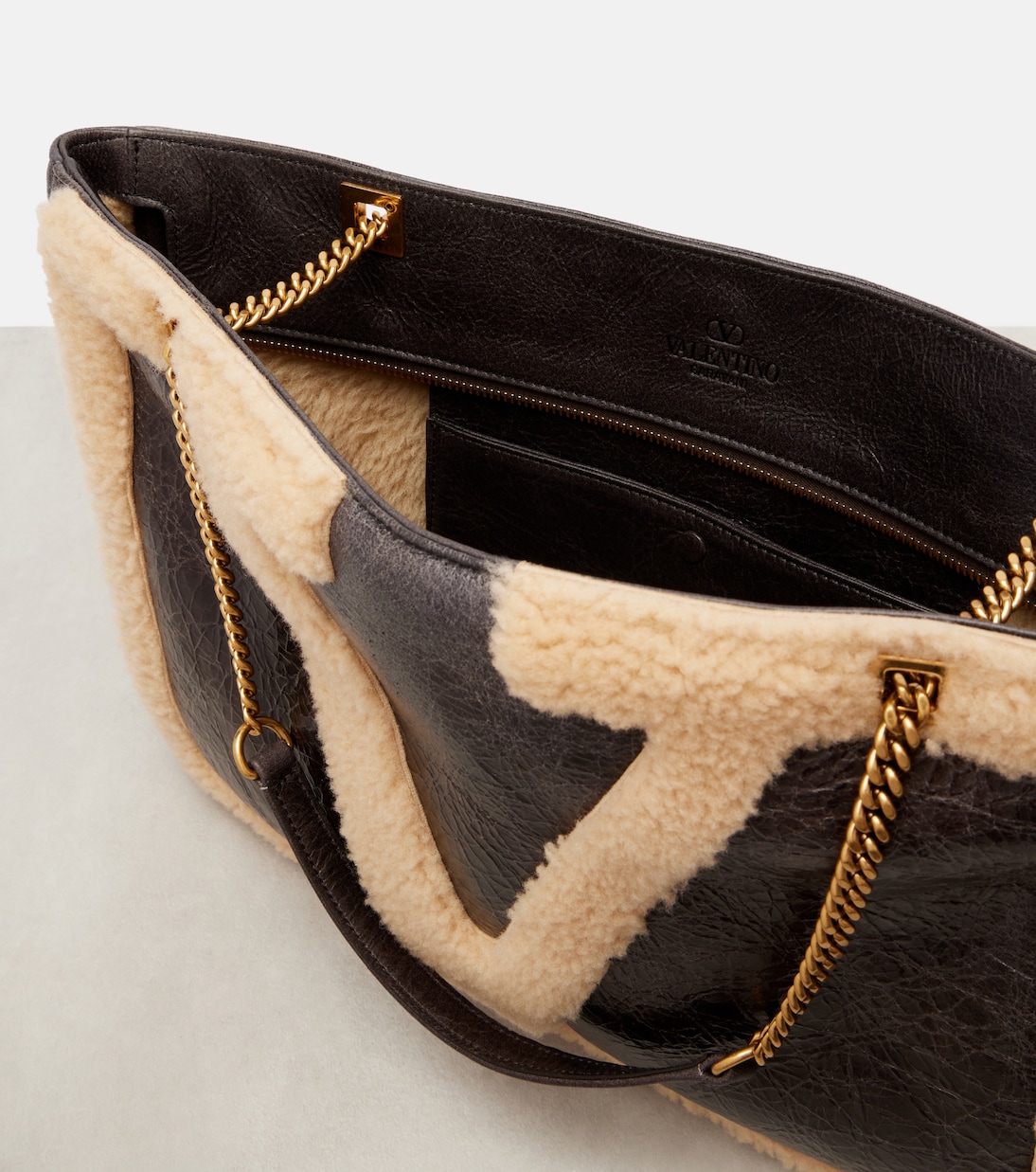 Tote Bag Viva Superstar Medium aus Leder | Valentino Garavani