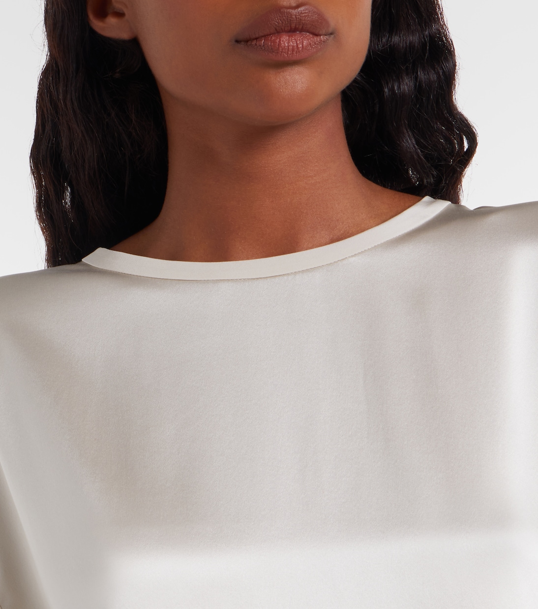 T-Shirt aus Seidensatin | Lisa Yang