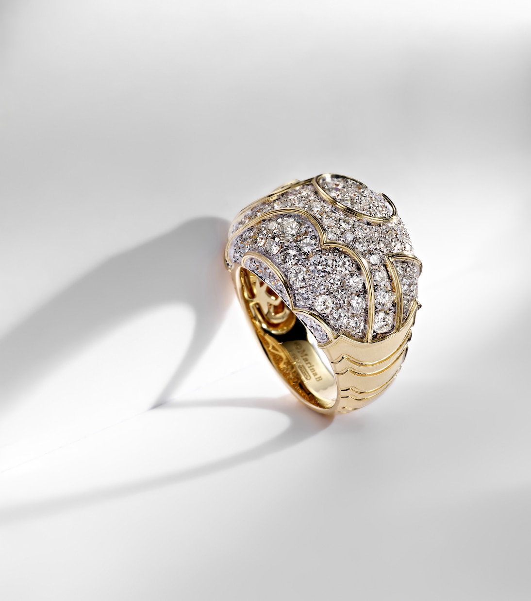 Anello Onda Bombe in oro 18kt con diamanti | Marina B