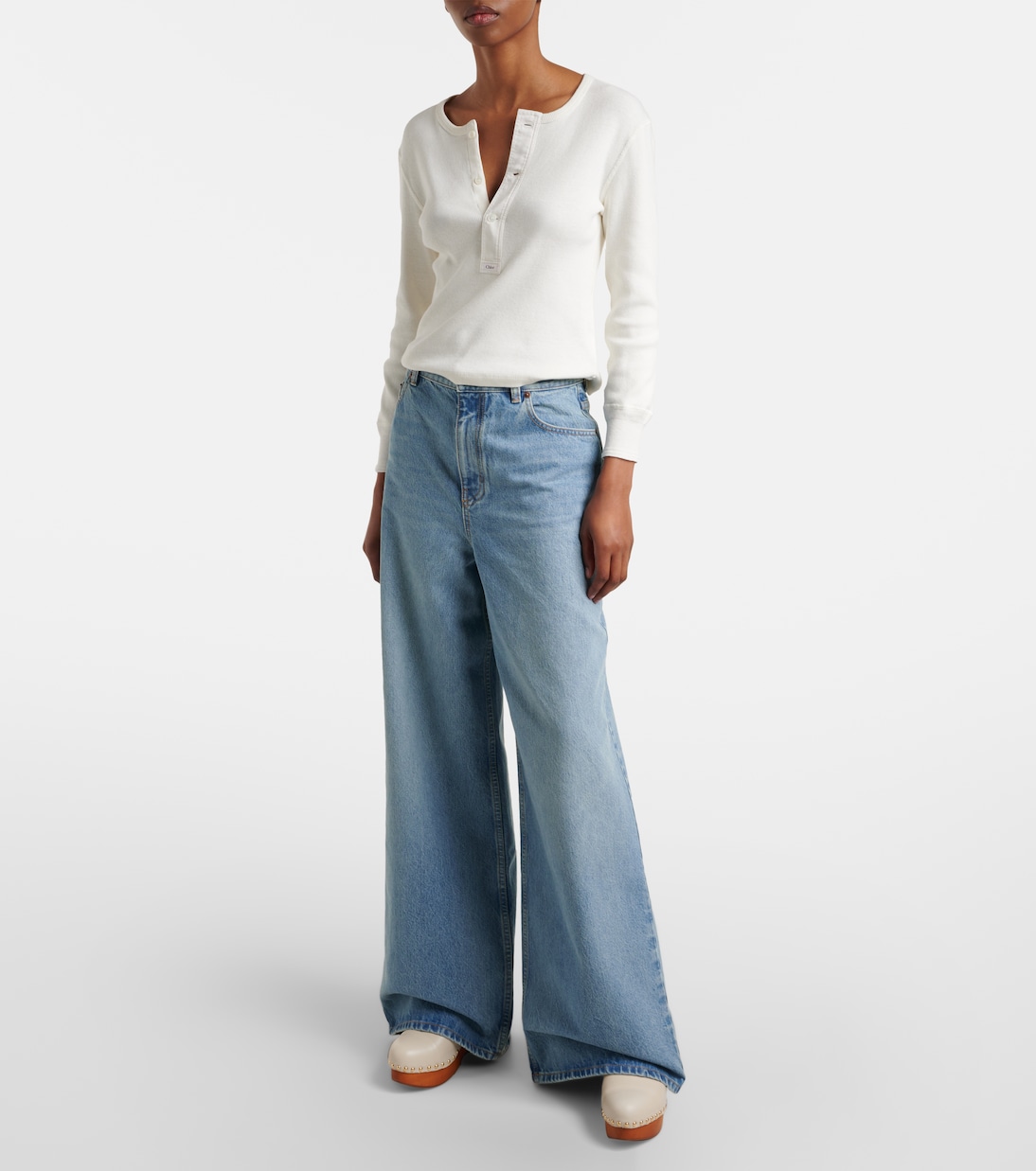 Zuecos Jeannette de piel con tachuelas | Chloé