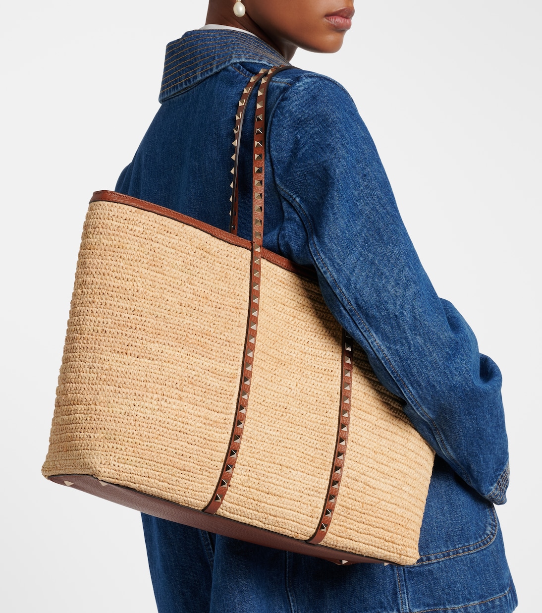 Rockstud Large raffia tote bag | Valentino Garavani