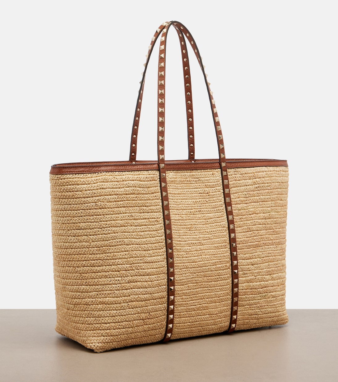 Rockstud Large raffia tote bag | Valentino Garavani