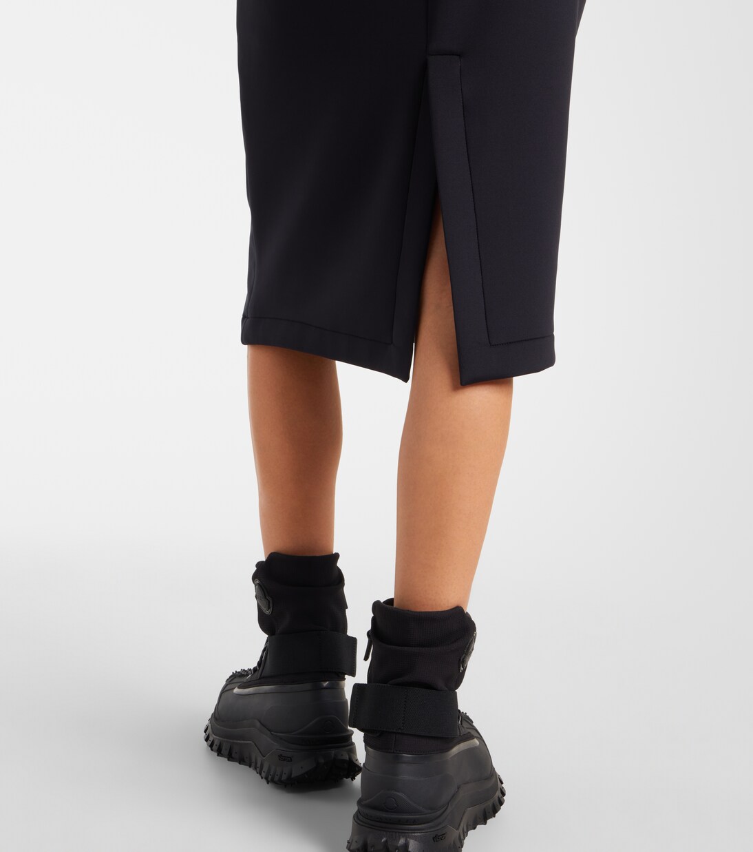 x EE72 – Jupe crayon à taille haute par Edward Enninful | Moncler Genius