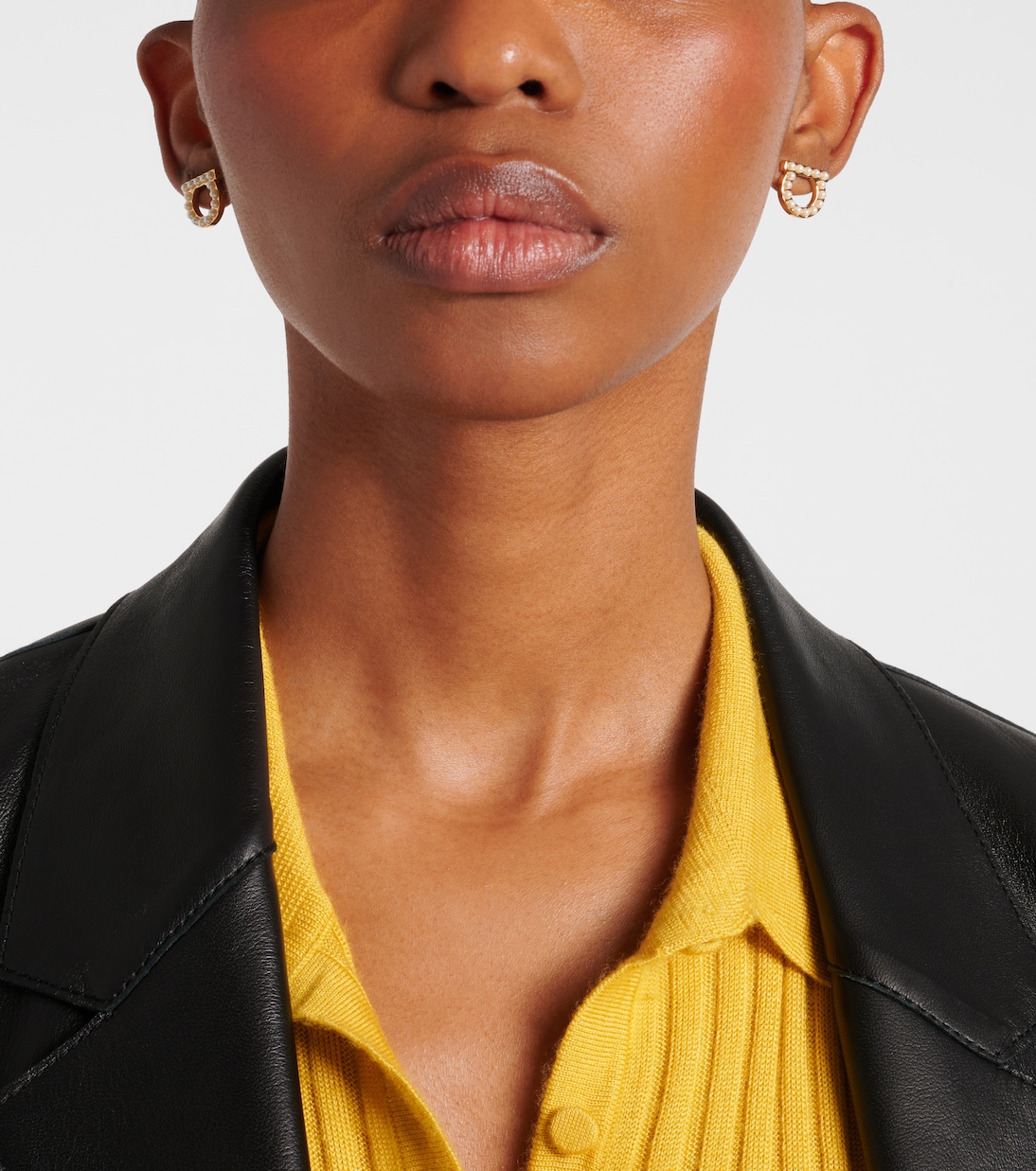 Orecchini Gancio con perle bijoux | Ferragamo