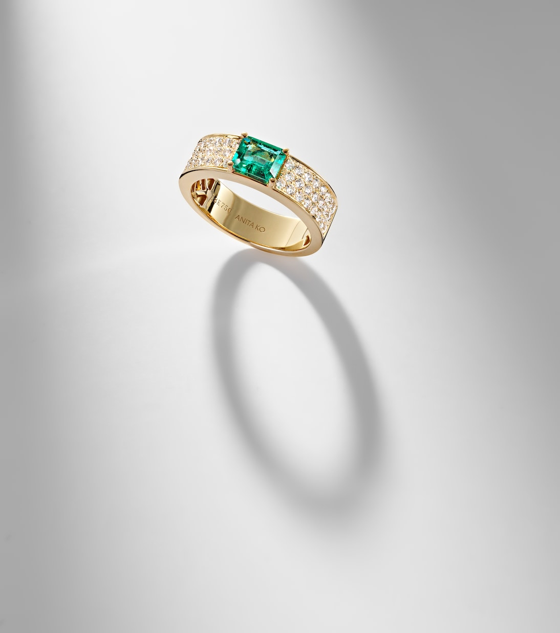 Bague en or 18 ct, émeraude et diamants | Anita Ko
