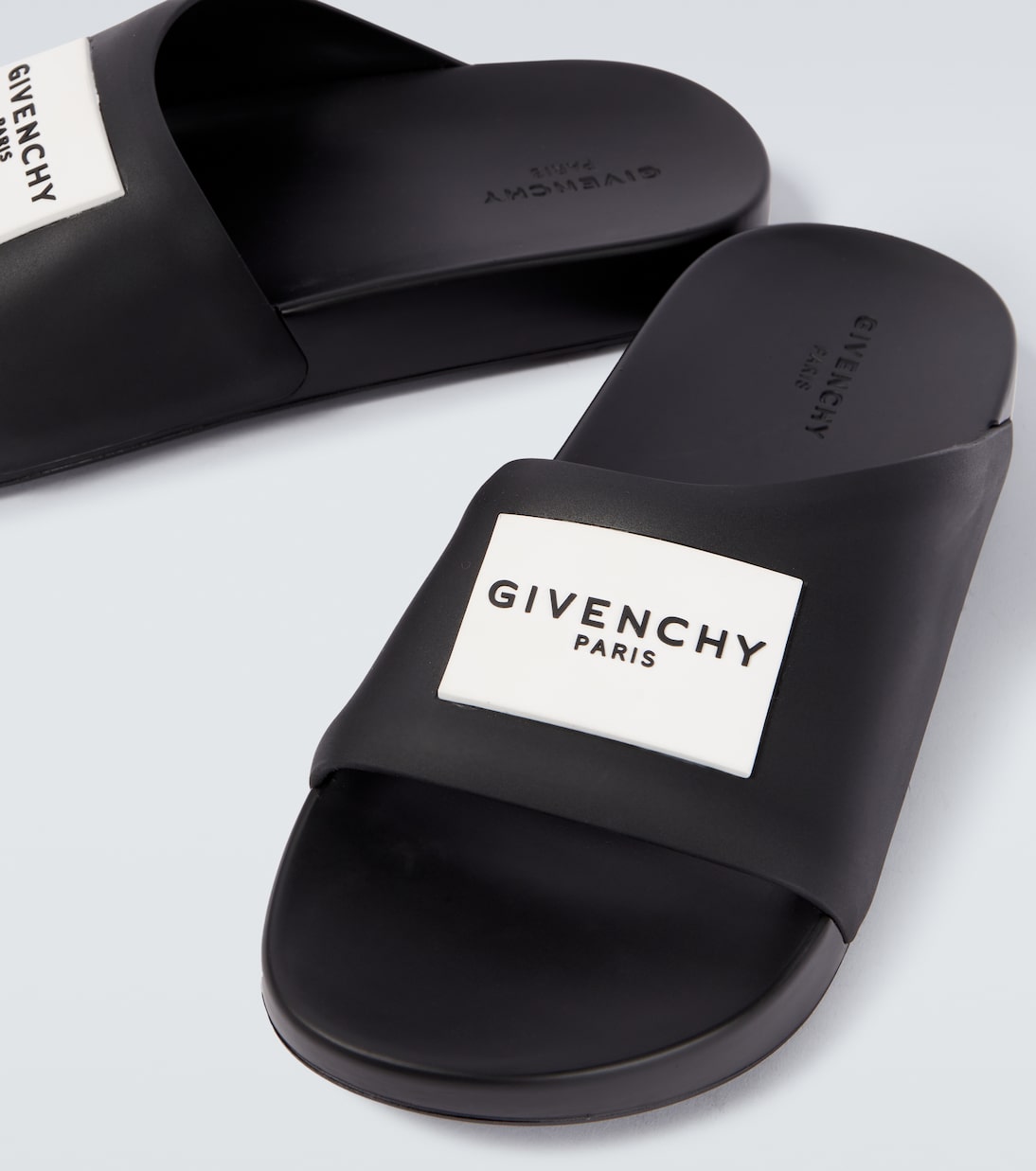 Logo slides | Givenchy