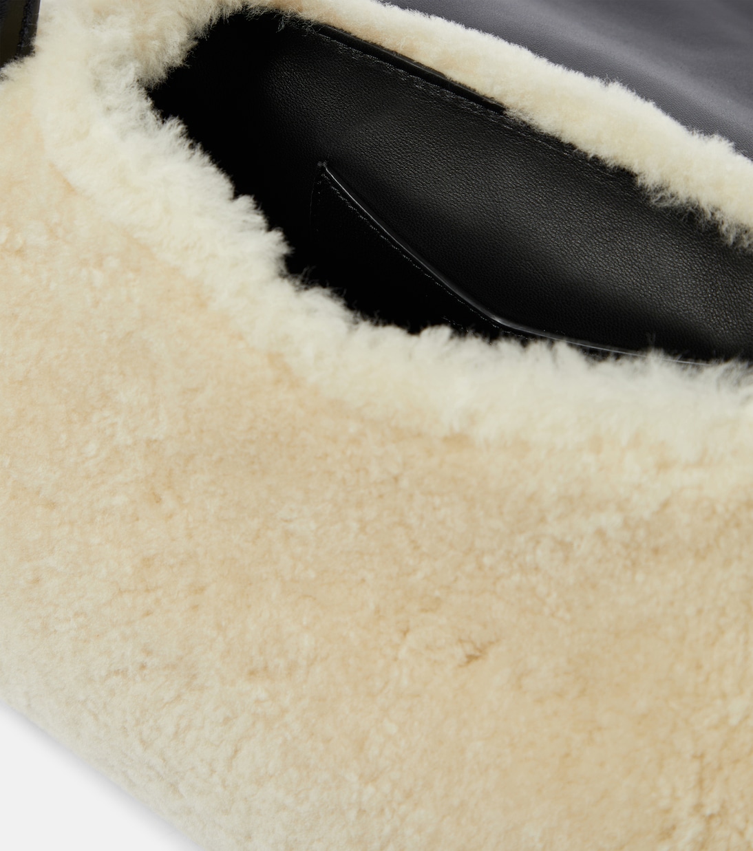 Bolso al hombro Gemini Small de borrego | Amina Muaddi