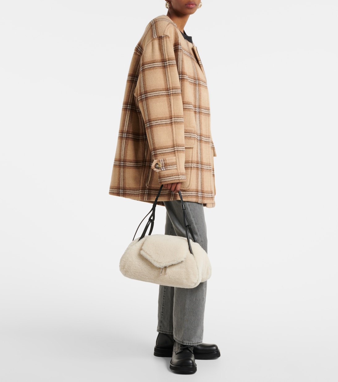 Bolso al hombro Gemini Small de borrego | Amina Muaddi