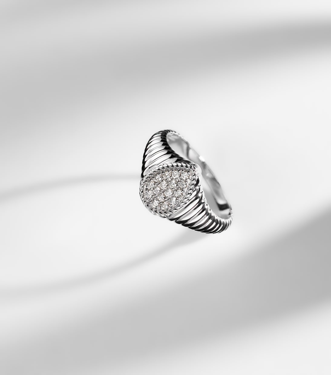 Bague en or blanc 9 ct et diamants | Yvonne Léon