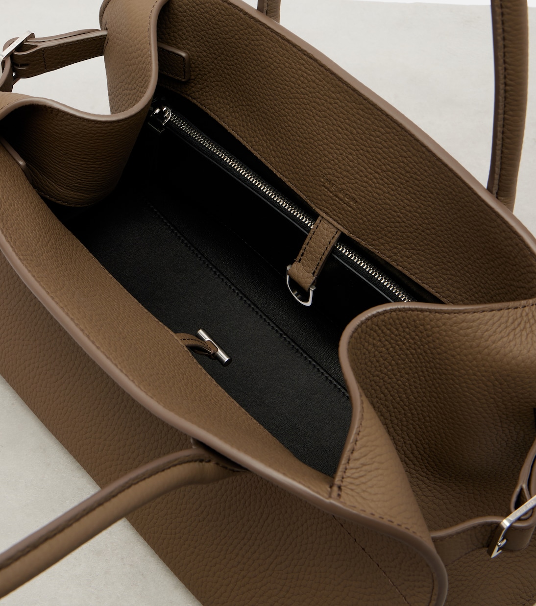 Schultertasche Margo 12 aus Leder | The Row