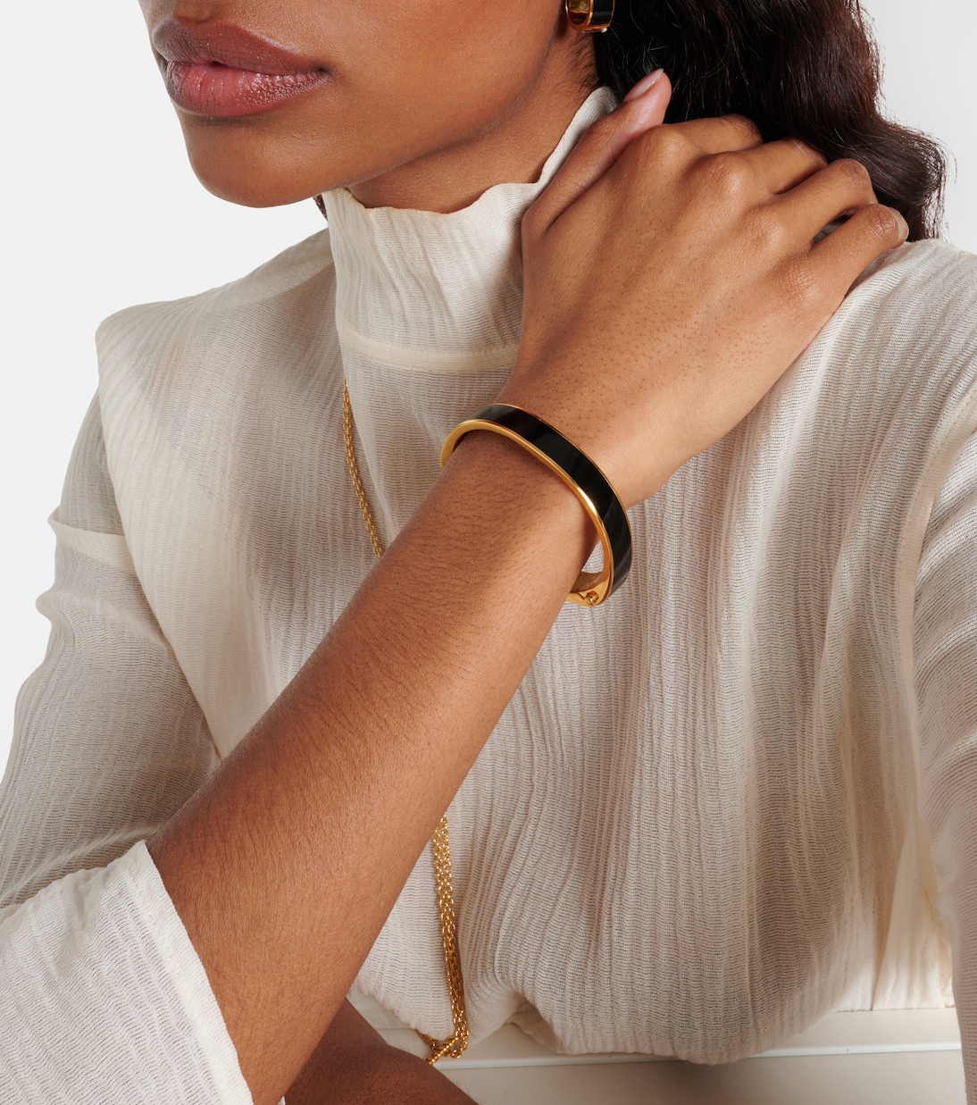 Bracelet Signature en émail plaqué or | Toteme