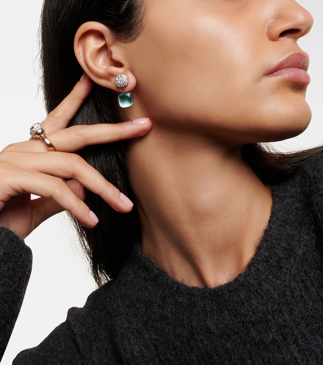 Boucles d'oreilles Nudo en or rose et blanc 18 ct, topazes et diamants | Pomellato