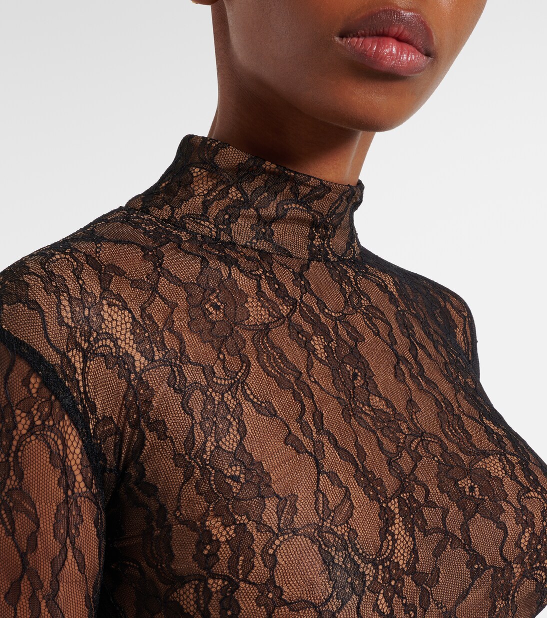 Robe longue Sianni in Midnight Sky en dentelle et velours | The New Arrivals Ilkyaz Ozel