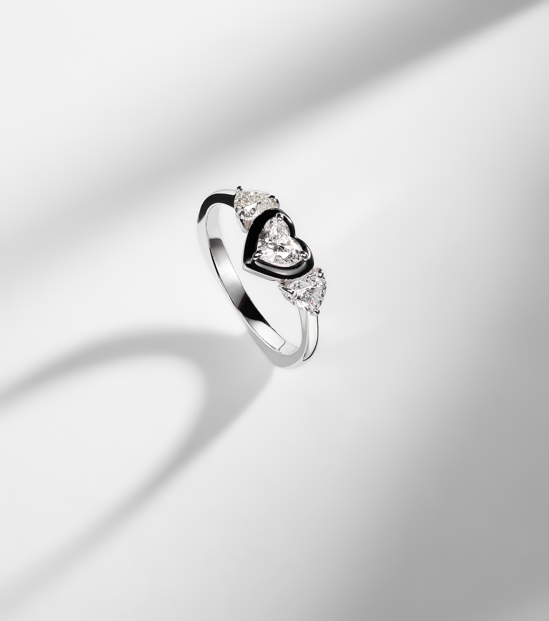 18kt white gold and enamel pinky ring with diamonds | Kamyen