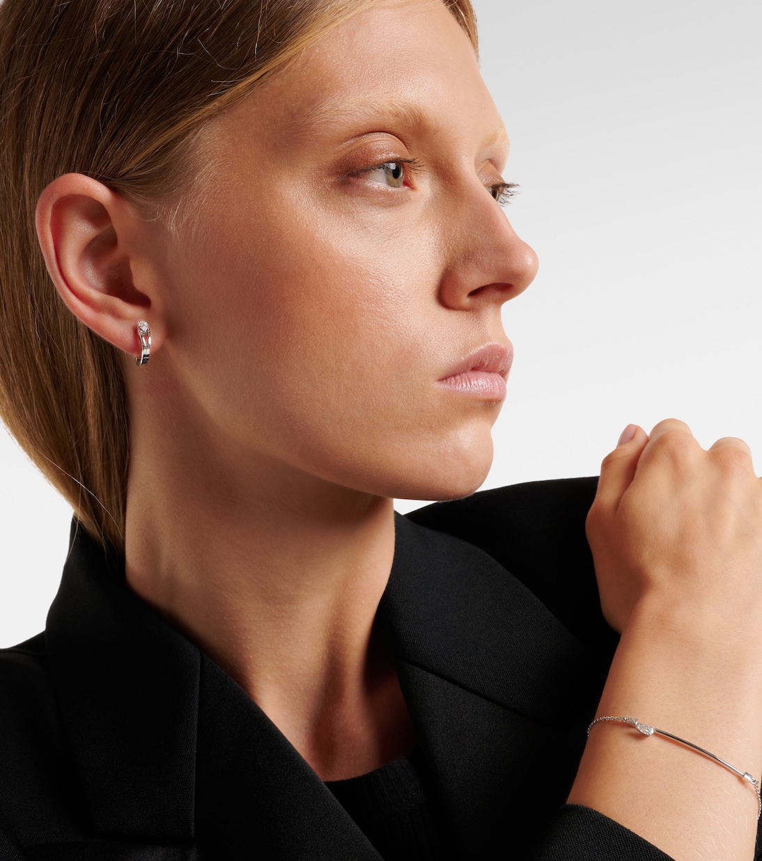 Serti Inversé XS 18kt white gold single earring with diamond | Repossi