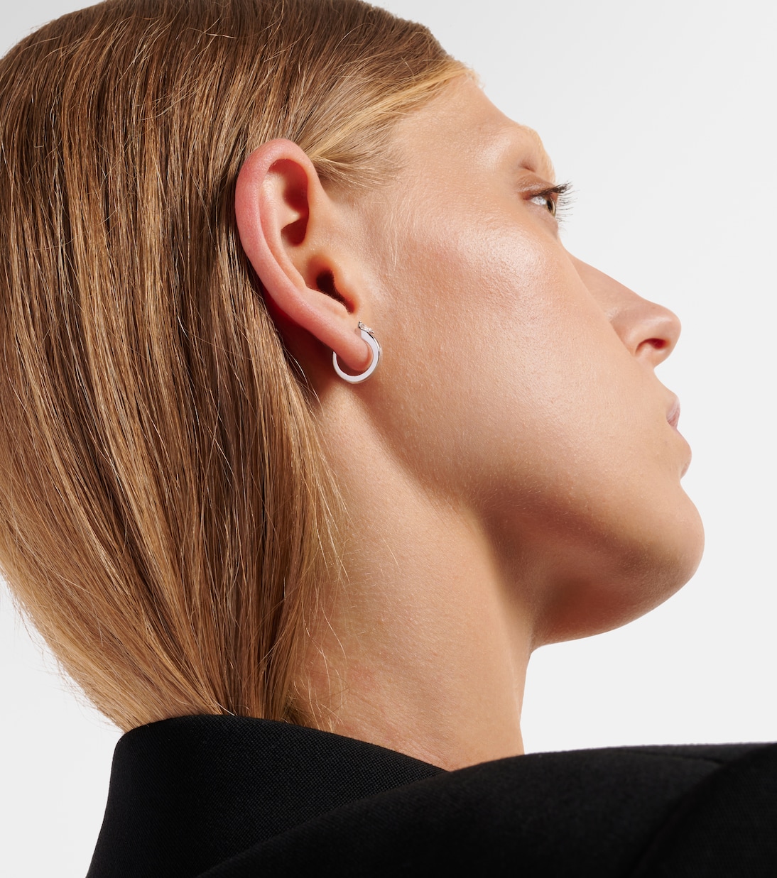 Serti Inversé XS 18kt white gold single earring with diamond | Repossi