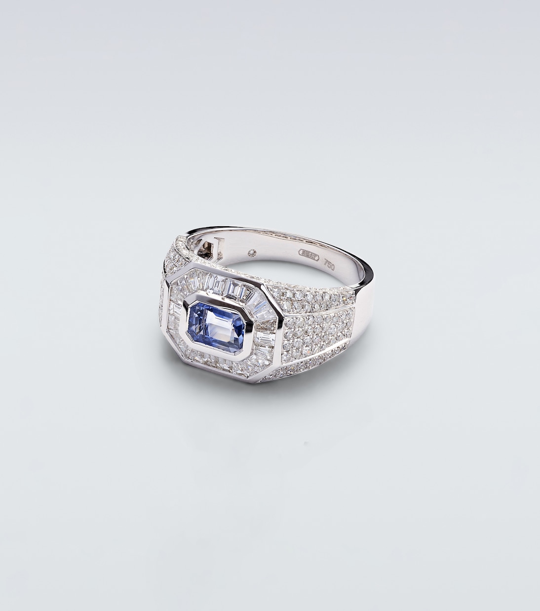 18kt white gold ring with sapphire and diamonds | Shay Jewelry