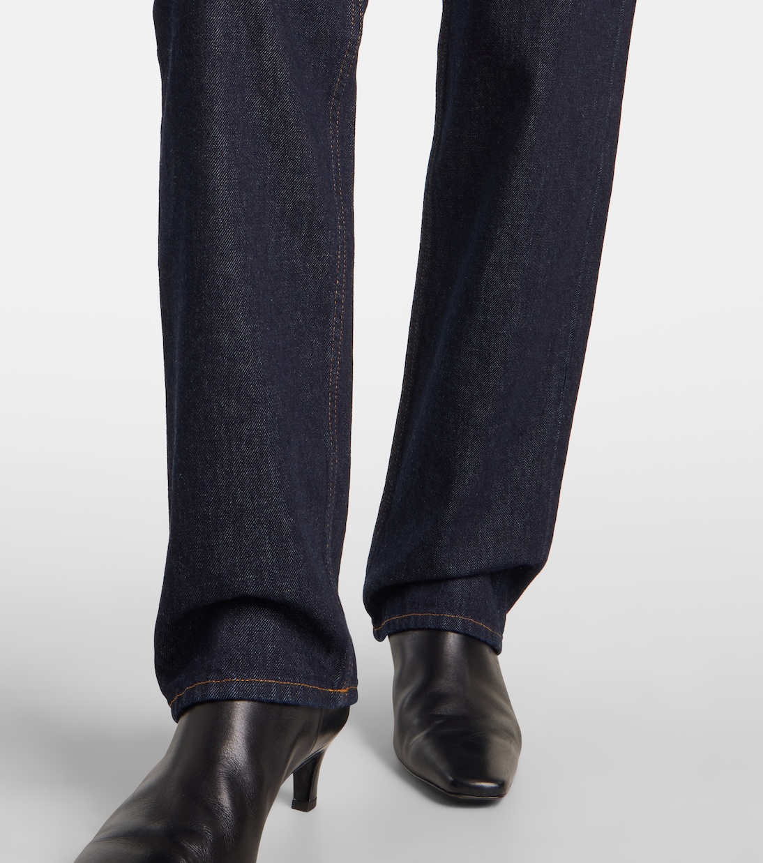 Low-Rise Straight Jeans | Toteme