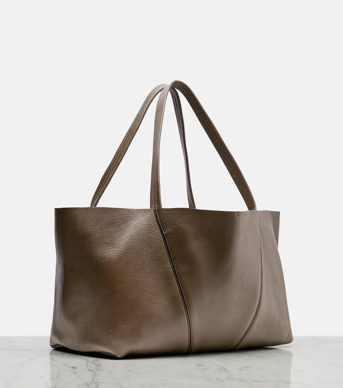 Chloé Spin Medium leather tote bag | Chloé