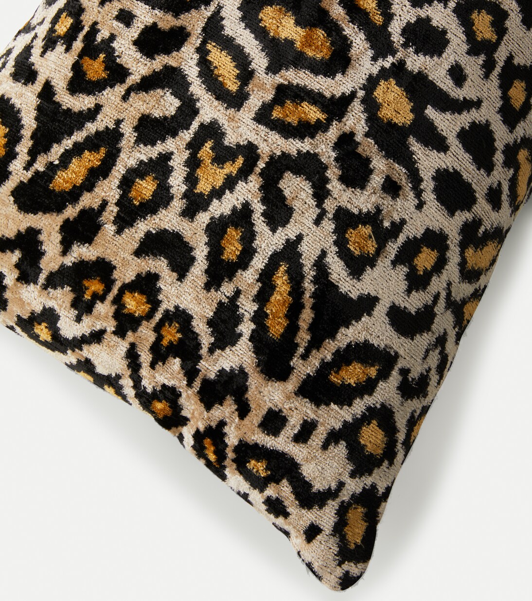 Silk and cotton velvet cushion | Les-Ottomans