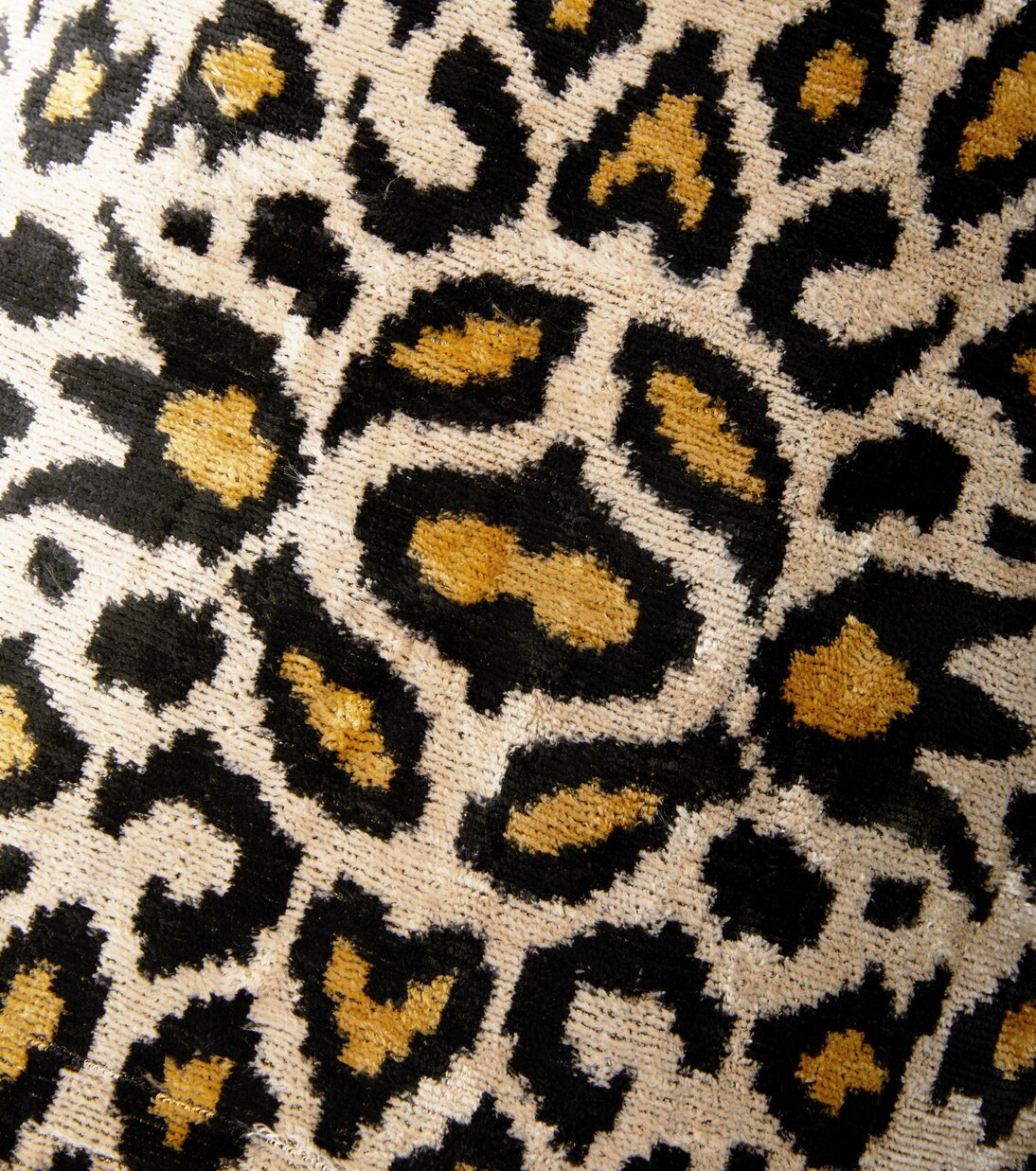 Silk and cotton velvet cushion | Les-Ottomans