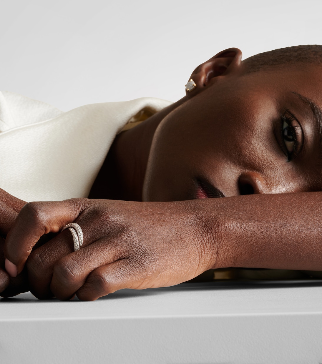 Anello Zara in oro bianco 18kt con diamanti | Anita Ko