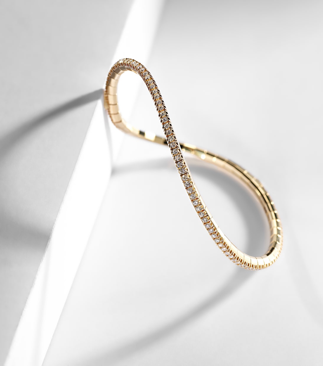 Stretchy 18kt gold bracelet with diamonds | Bucherer Fine Jewellery